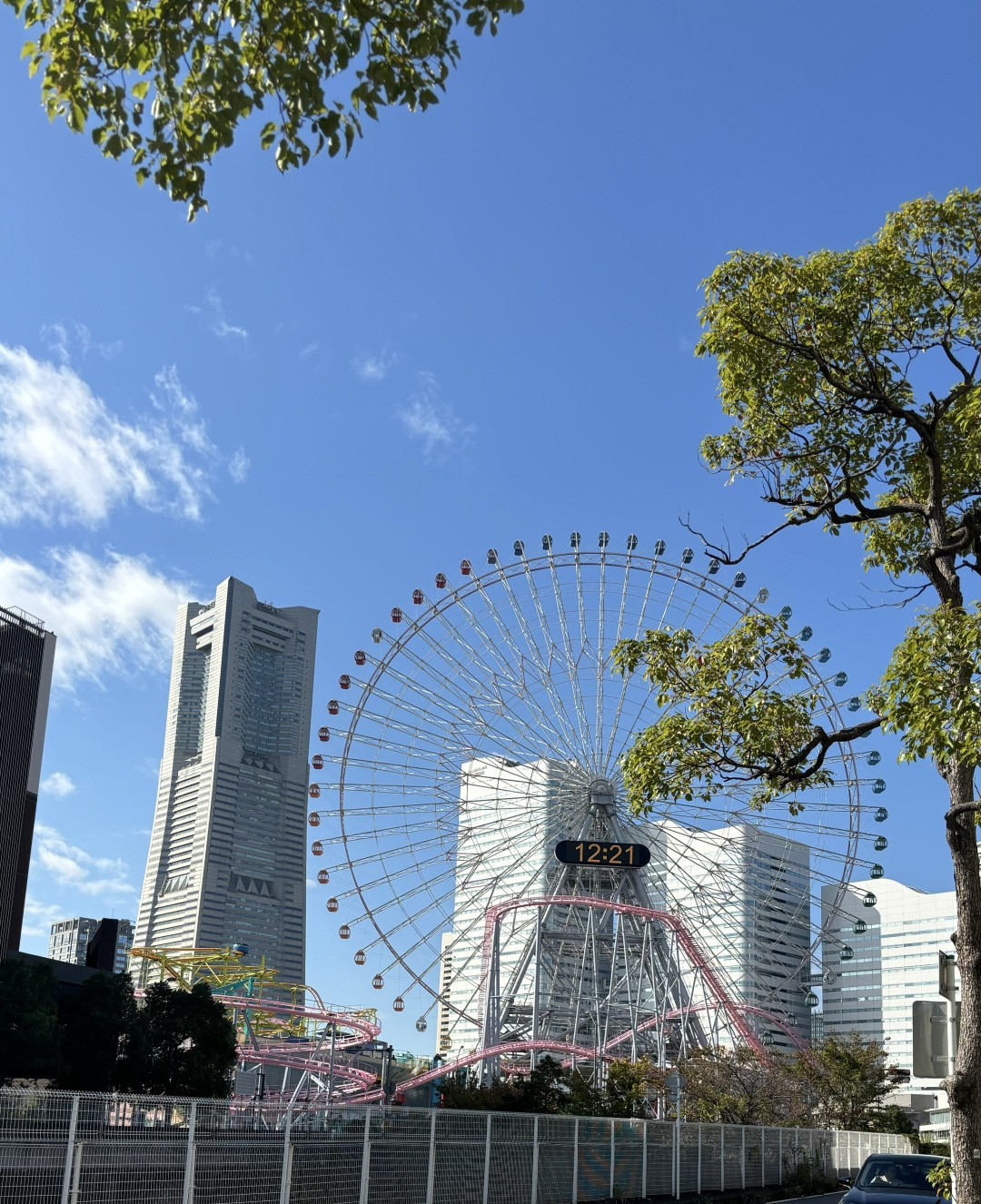 横浜コスモワールド、ランドマークタワー