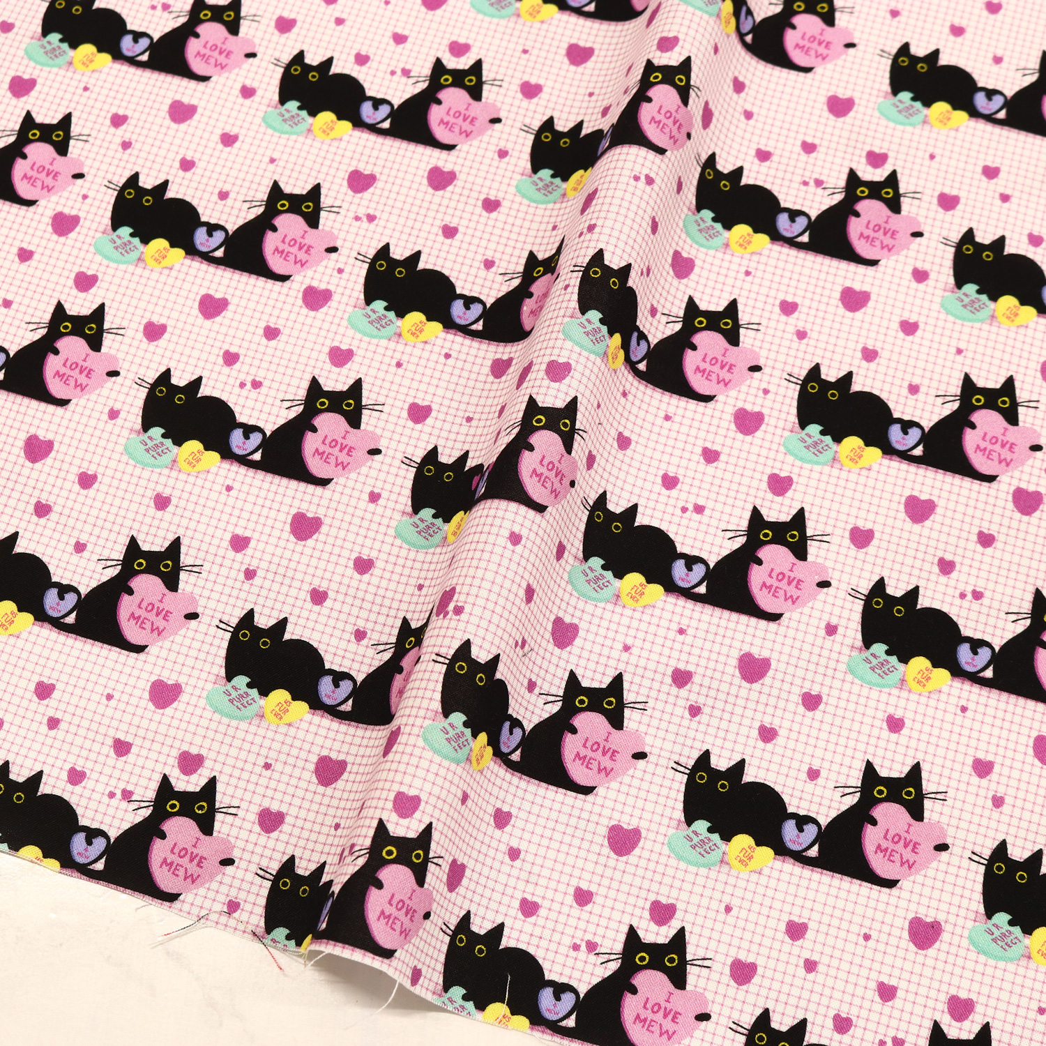 【お盆フェア】【0211再入荷】TIME2976-W 黒猫 チェック ピンクハート TimeLess Treasures タイムレストレジャー USAプリント生地 巾約110cm 1m単位 (m)