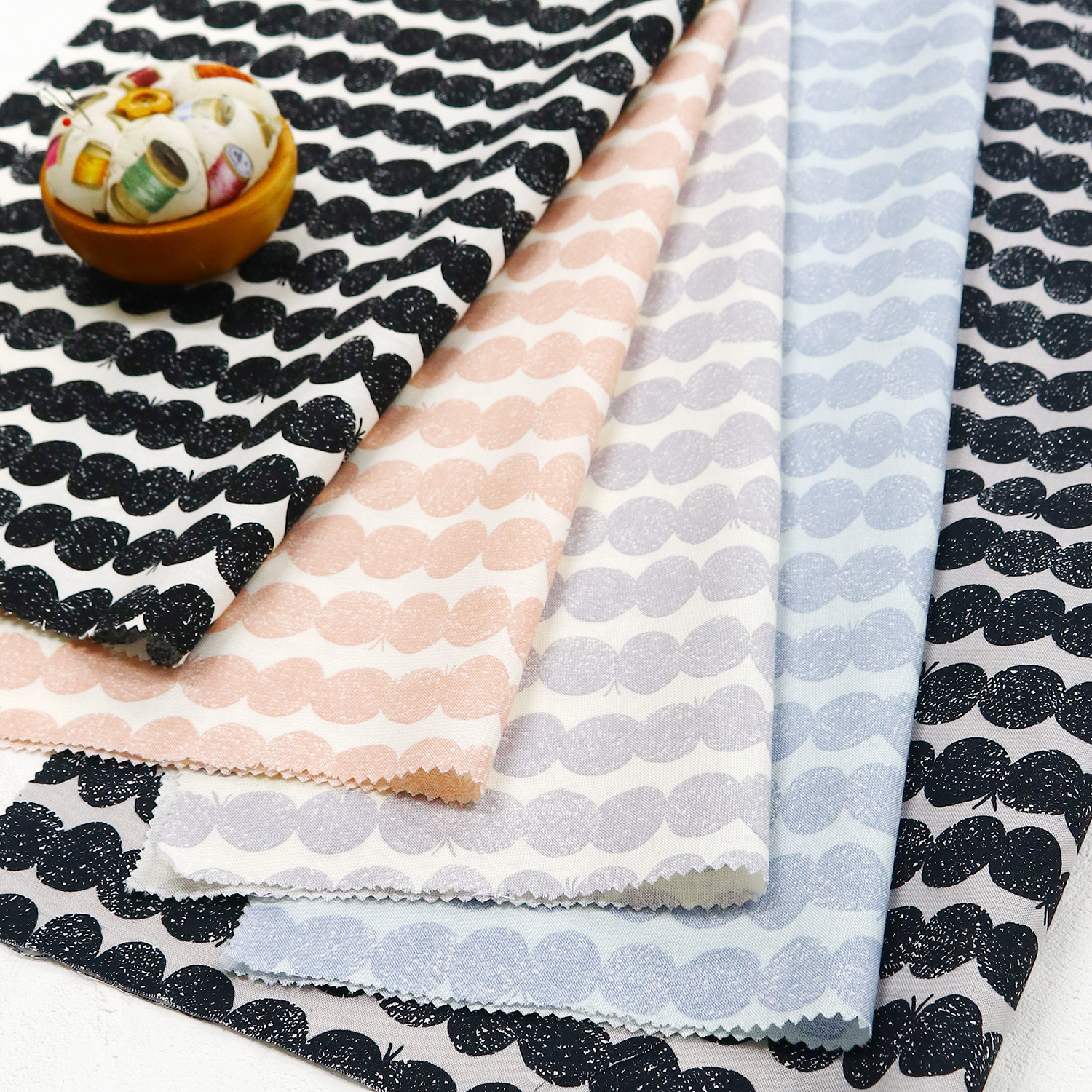 ■PJ2710CR パッチワーク向けプリント生地 シーチング ドットバタフライ 巾約108cm 原反約14m (巻)