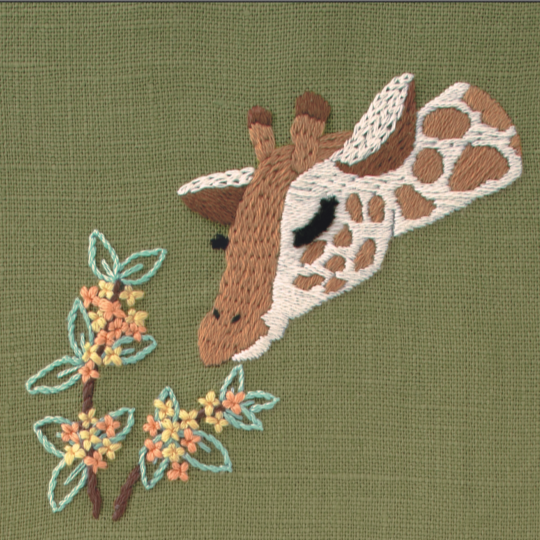 DMC-JPT121 DMC Chicchi 「動物と季節の植物が彩る12か月」刺繍キット 金木犀の香りを楽しむキリンさん(個)