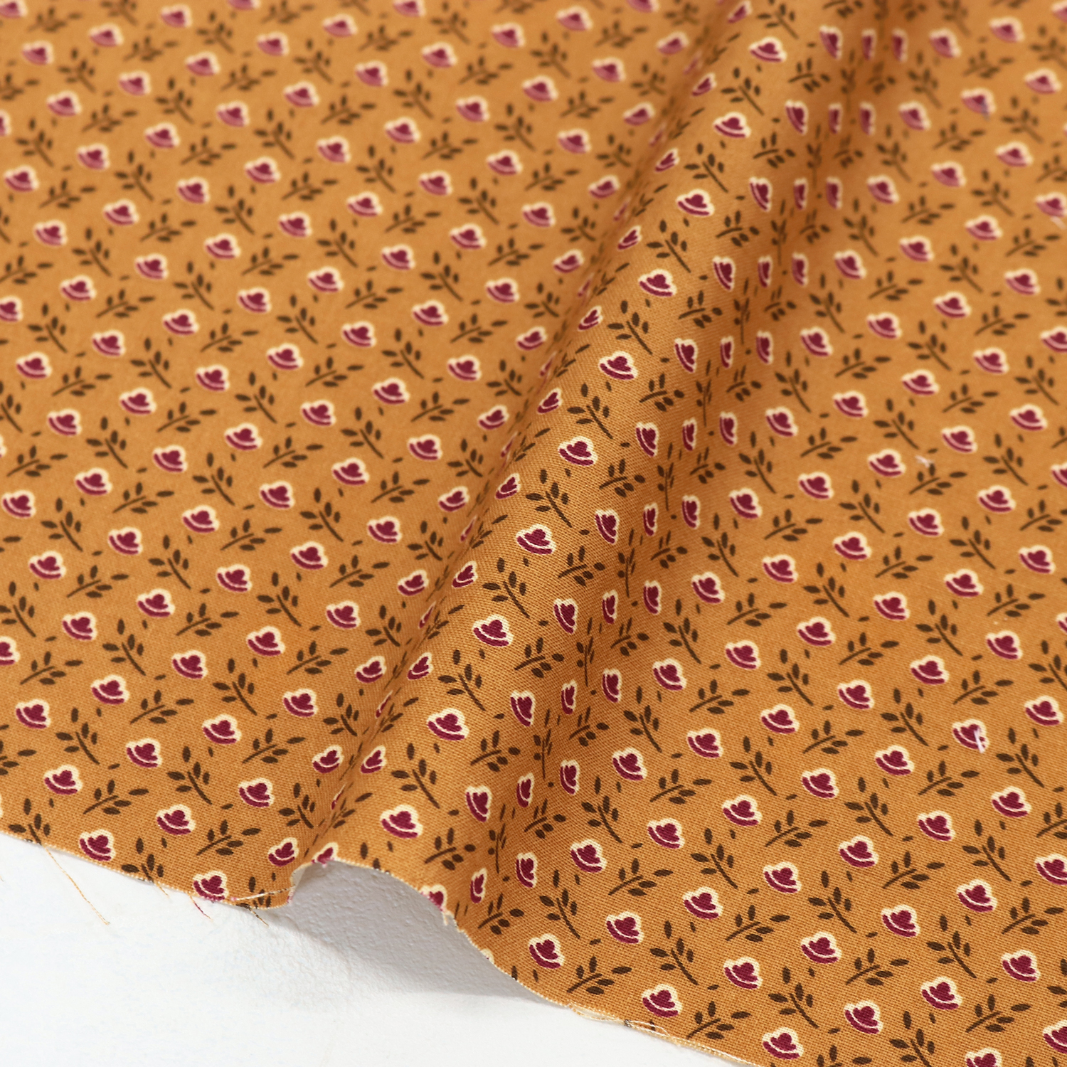 USA2607-127 Mustard fabric, small flower pattern, USA print, USA cotton sheeting, width approx. 110cm, 1m unit (m)USAプリント　USAコットン　シーチング