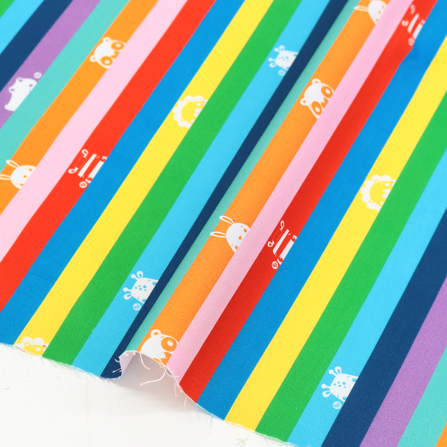 USA2607-155 Rainbow Stripe Animal USA Print USA Cotton Sheeting Width approx. 110cm 1m unit (m)USAプリント　USAコットン　シーチング