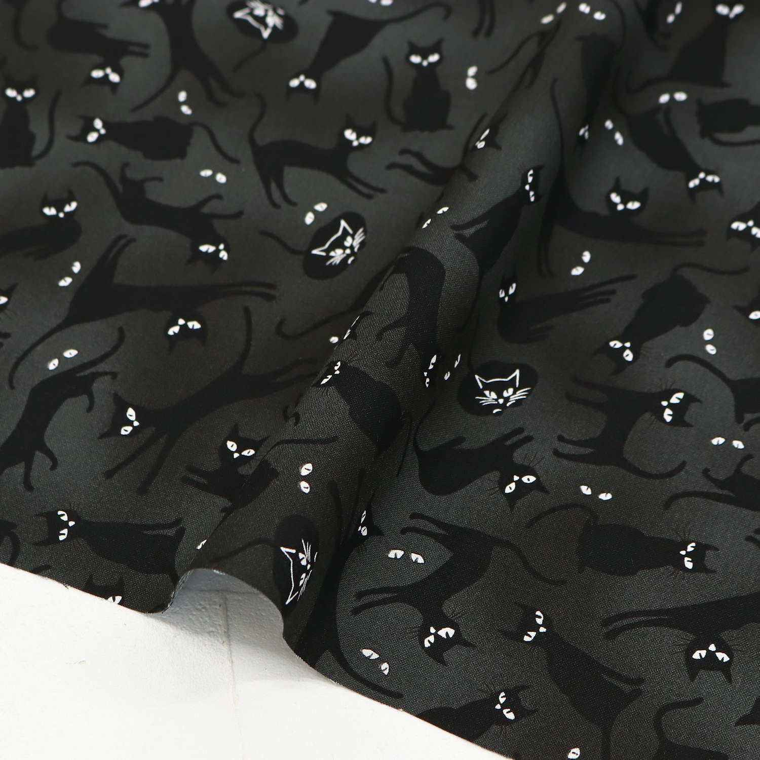 USA2607-720 Gray ground Black cat USA print USA cotton sheeting Width approx. 110cm 1m unit (m)USAプリント　USAコットン　シーチング