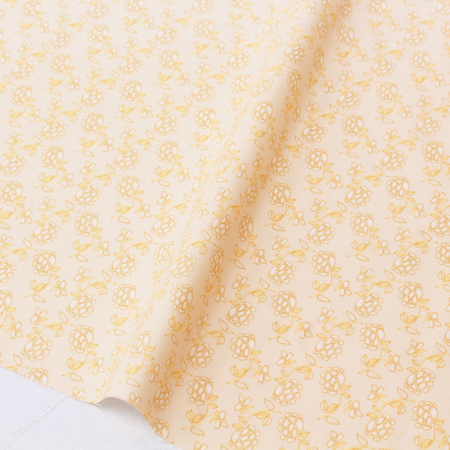 [0809 New Pattern] FSP720 Light Beige Floral Pattern FreeSpirit USA Print Unit 1m (m)