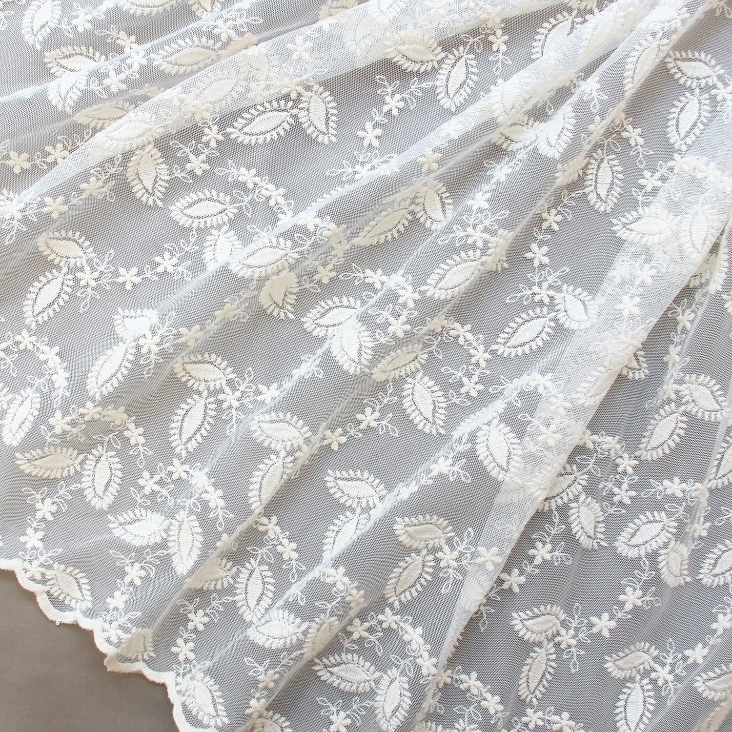 Z006108-50CM Embroidered tulle Tulle fabric 50cm/unit (pieces)