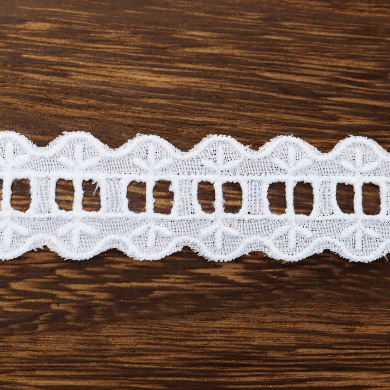 HCL2016 Cotton Lace White Width approx. 2.4cm Approx. 9m (roll)