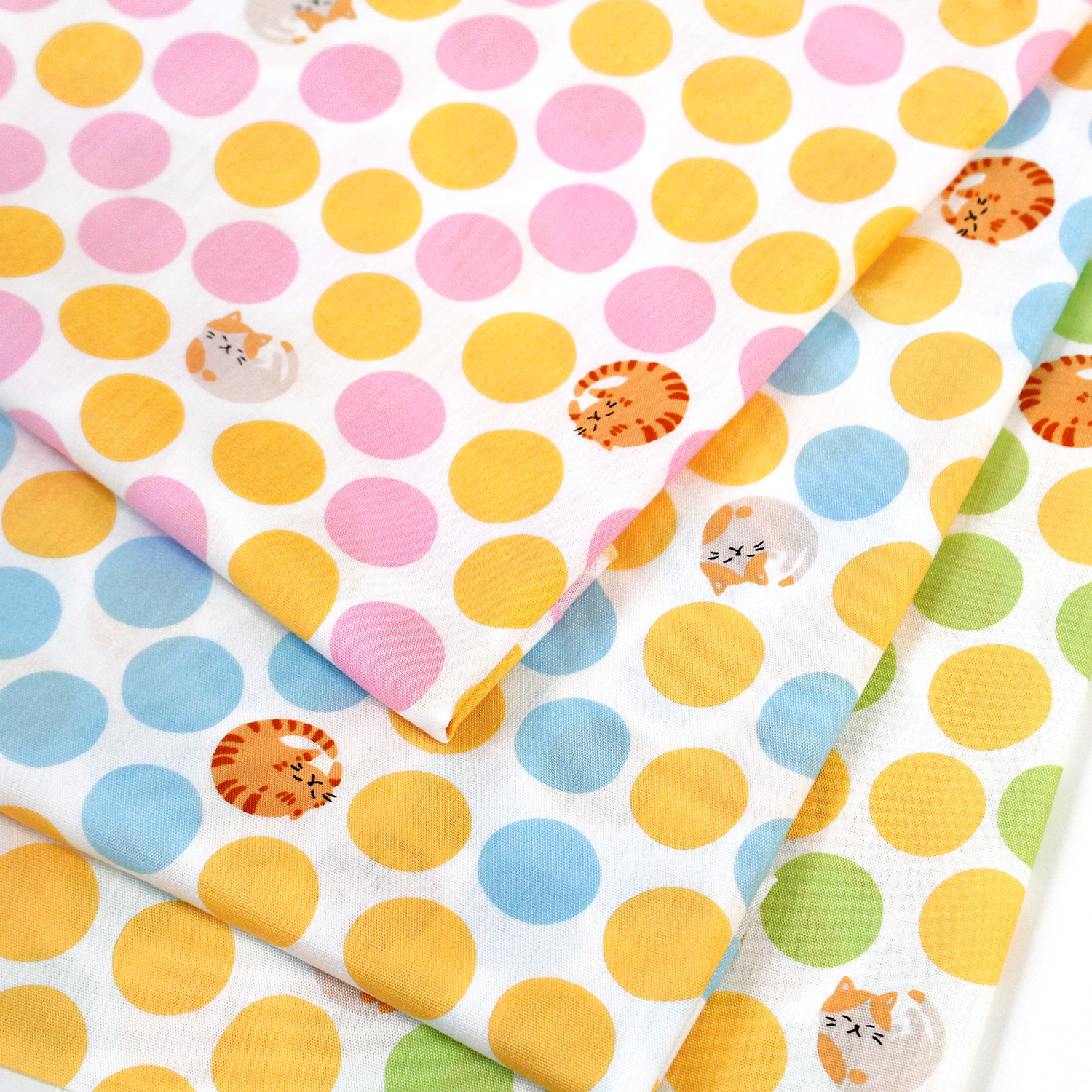 H7119-3 Cotton sheeting cat and polka dot pattern 1m unit (m)