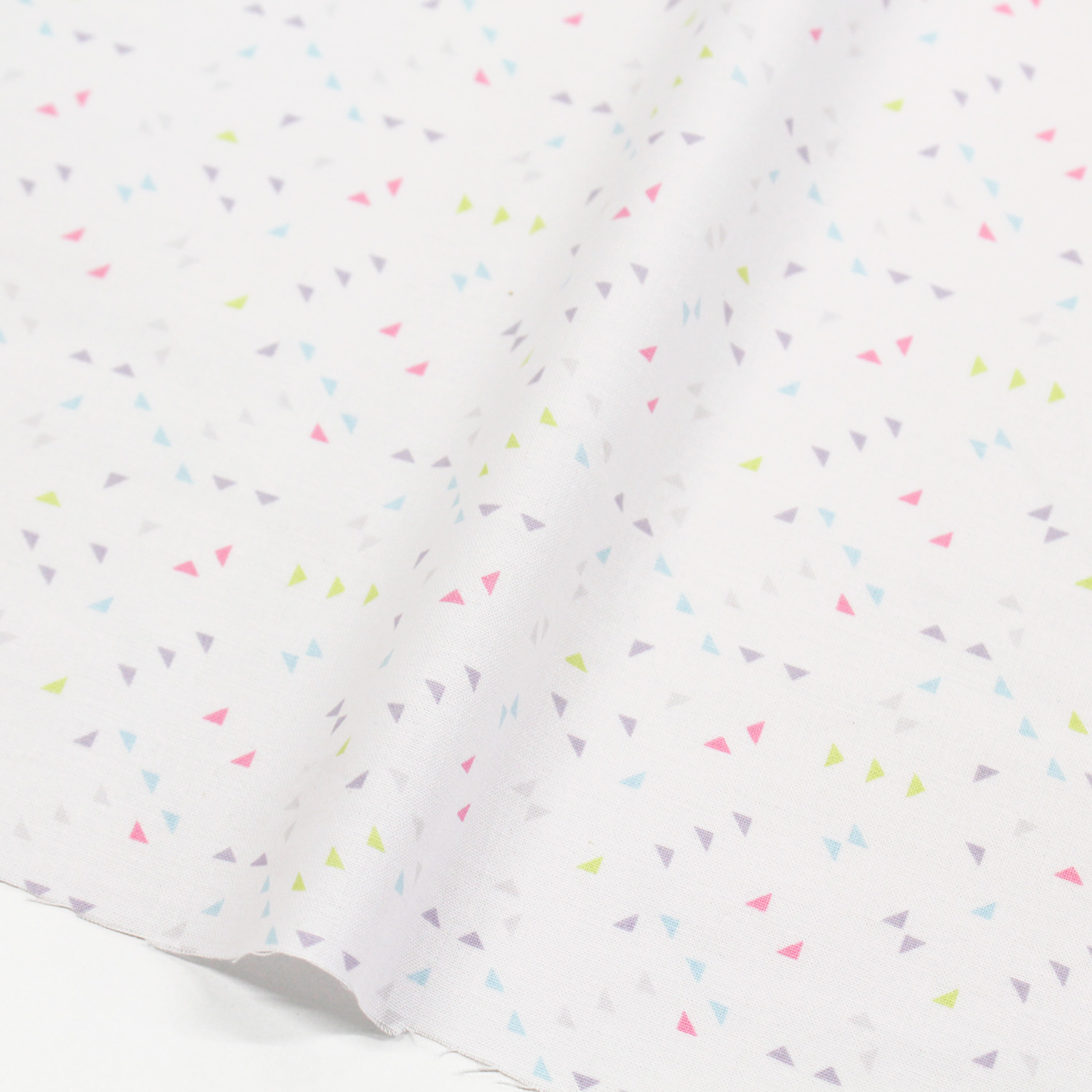 【数量限定】STUDIO-1 Free Sprit フリースピリット 白地 パステル三角形 パッチワーク向け USAプリント シーチング m単位 (m)