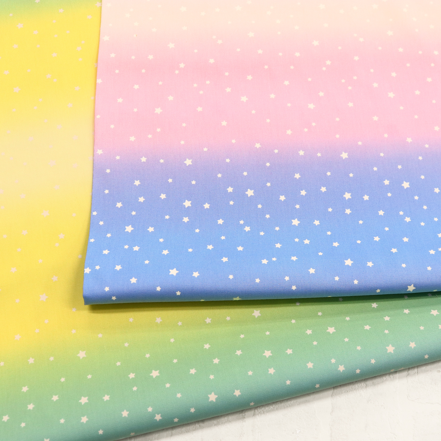 TP10715 オックスプリント生地 グラデーション星 巾約110cm 1m単位(m)