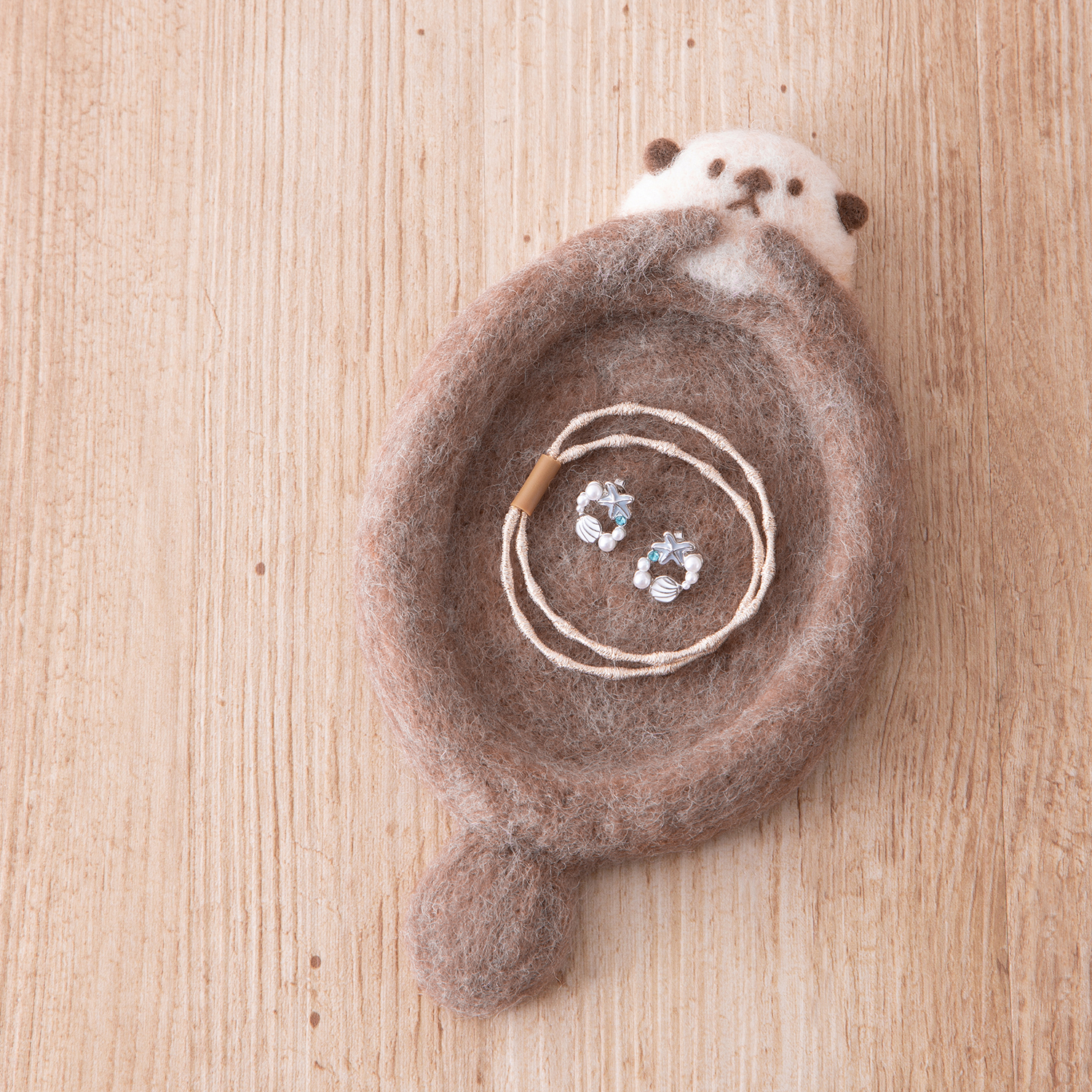 【お取り寄せ・返品不可】H441-652 ラッコの赤ちゃんのアクセサリートレー 羊毛フェルトキット (個)