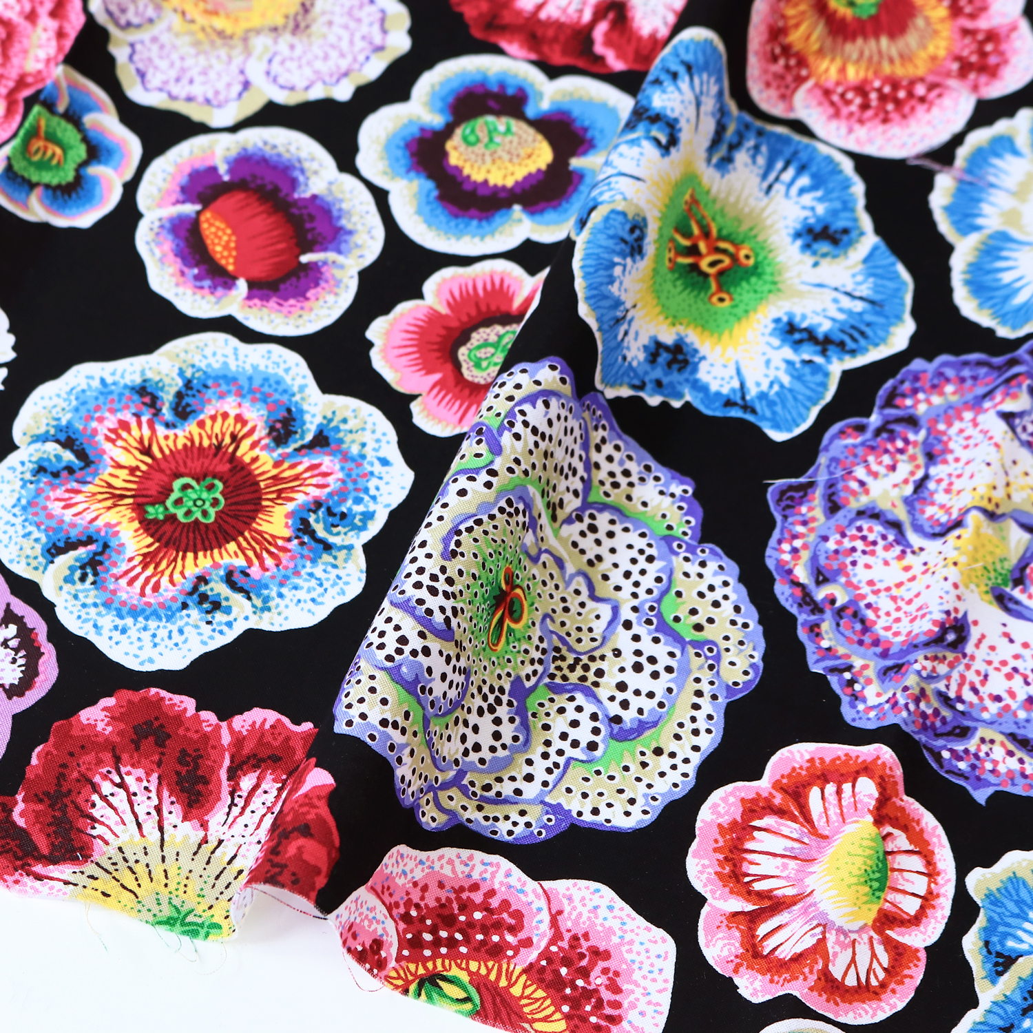 【第二弾】【2608新柄】FSP-950 黒地 花 リアル USAプリント Kaffe Fassett ケイフ・ファセット FreeSpirit フリースピリット 1m単位 (m)